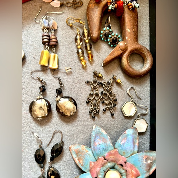 Bundle Lot of 18 Pair of Unique Vintage Retro Assorted Pierced Dangle Earrings - Picture 4 of 17